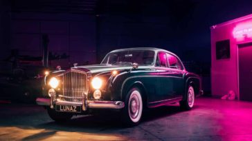 Bentley S2 1962 under pink light